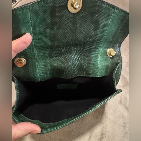 Bvlgari Bag
Green leather
Gold hardware
Used once, excellent condition - Picture 6 of 16